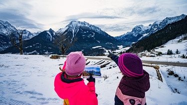 Ausblick auf die Berchtesgadener Berge | Bild: BR / Nina Schlesener