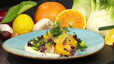 Zander mit Fenchelpüree, Orange und Frühlingszwiebeln | Bild: BR