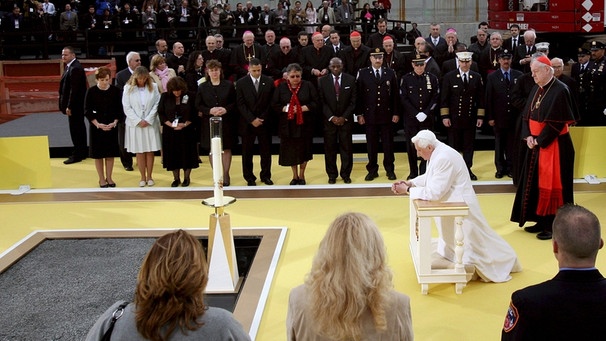 Papst Benedikt betet an Ground Zero in New York | Bild: picture-alliance/dpa