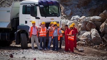 Albanische Bauarbeiter in Shiroke, Albanien | Bild: Thomas Trutschel_picture alliance_photothek