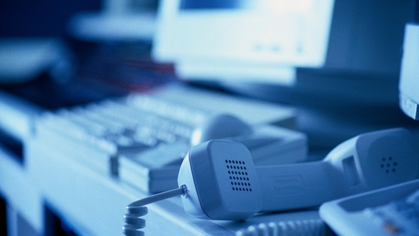 Computer und Telefonhörer | Bild: Getty Images